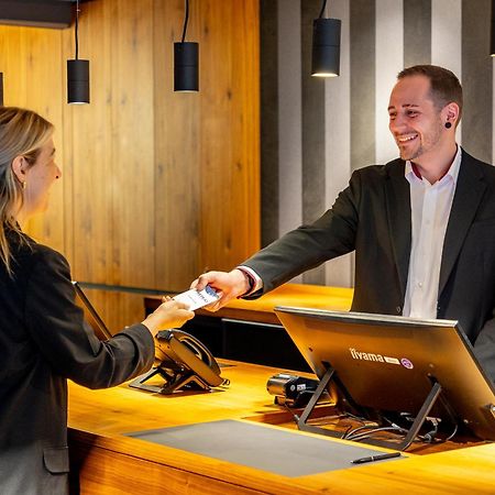 ホテル &Repeat Koeln Airport エクステリア 写真