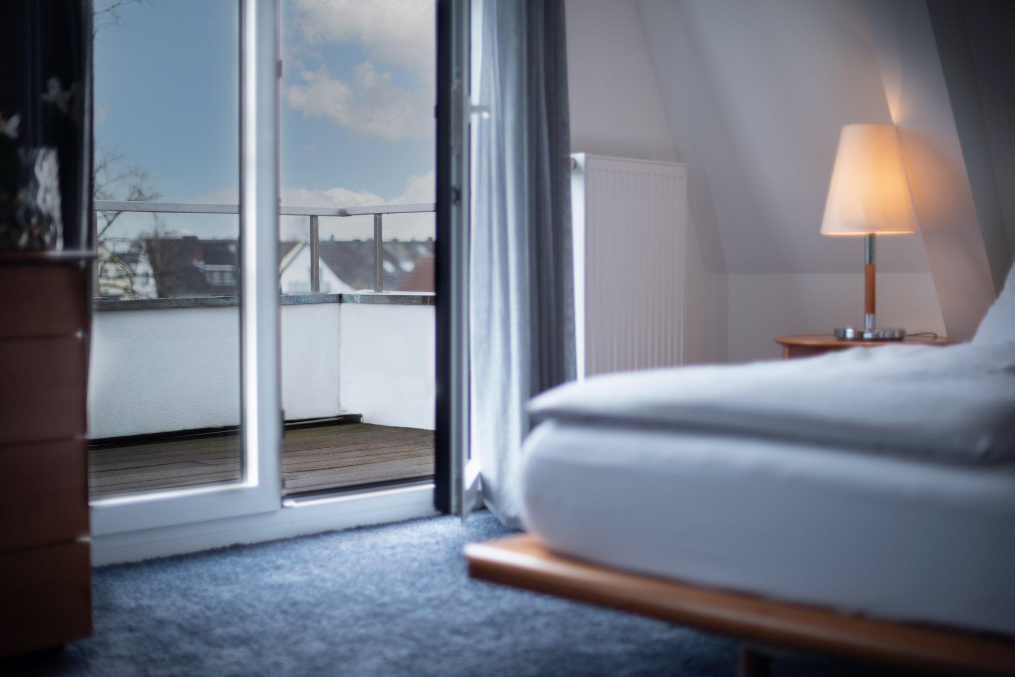 ホテル &Repeat Koeln Airport エクステリア 写真