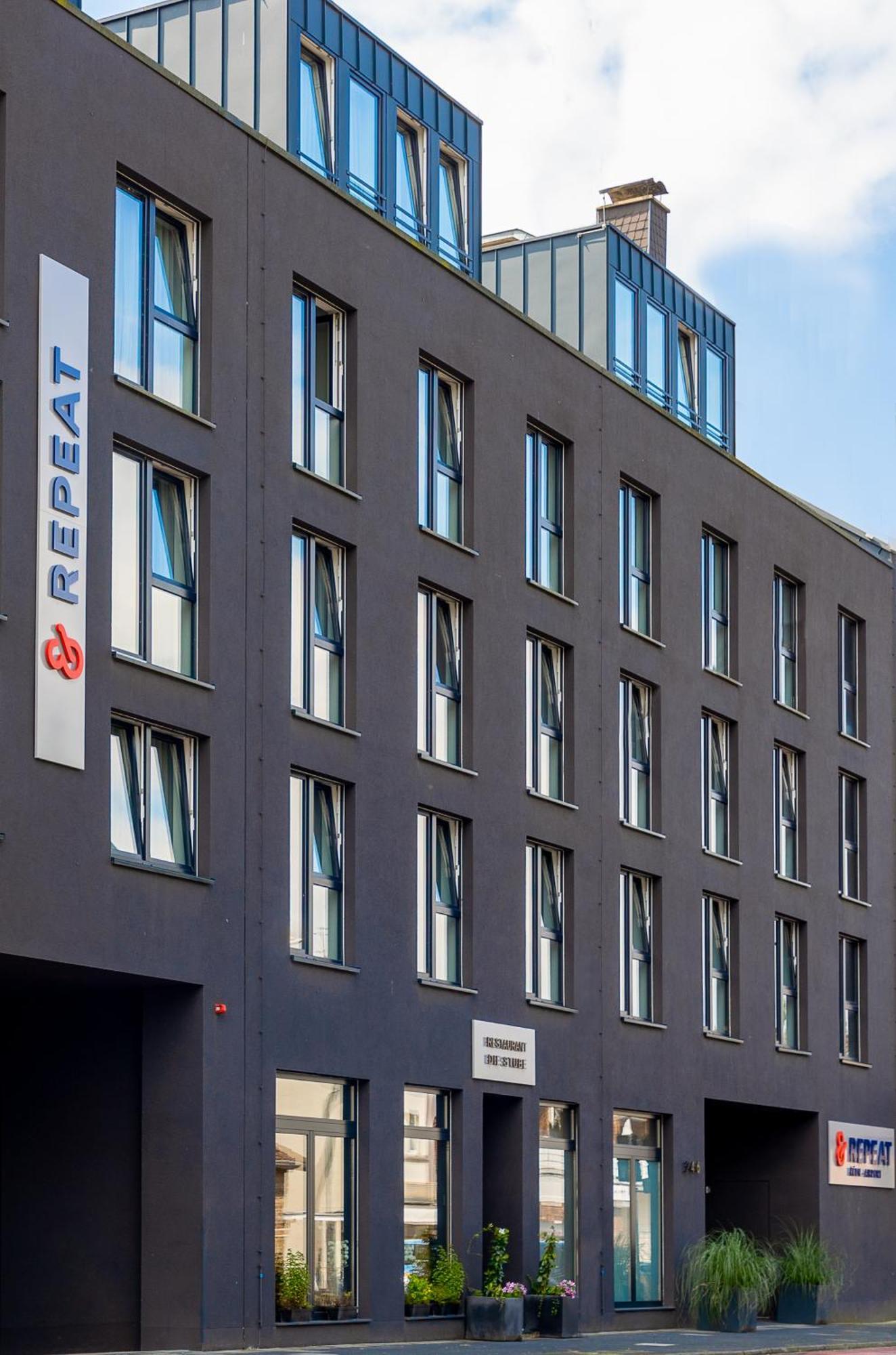 ホテル &Repeat Koeln Airport エクステリア 写真